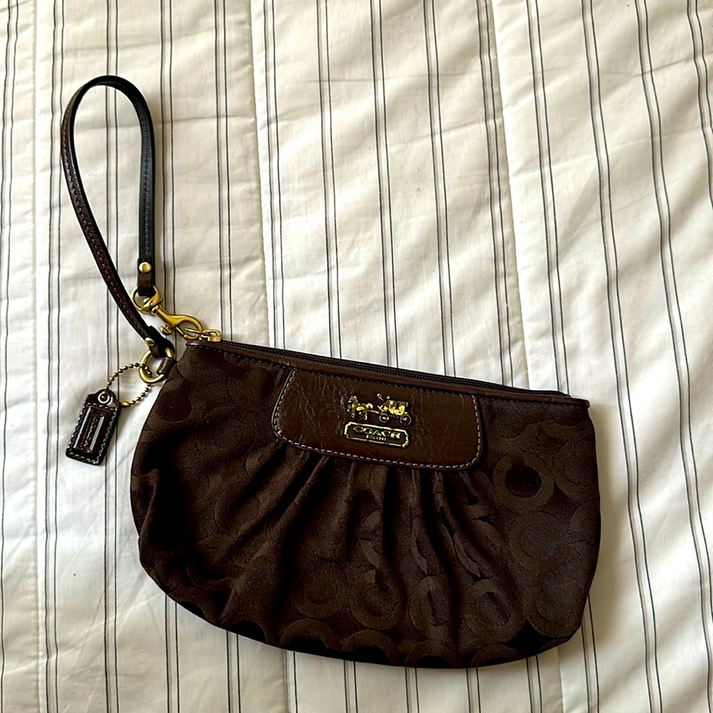 Coach wristlet with coach carriage emblem EUC